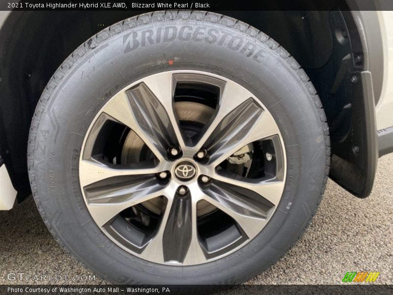 Blizzard White Pearl / Black 2021 Toyota Highlander Hybrid XLE AWD