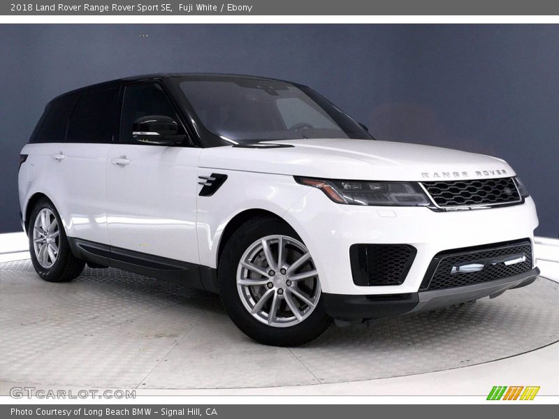 Front 3/4 View of 2018 Range Rover Sport SE