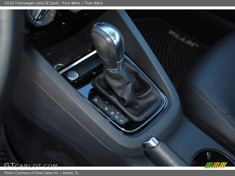 Pure White / Titan Black 2018 Volkswagen Jetta SE Sport