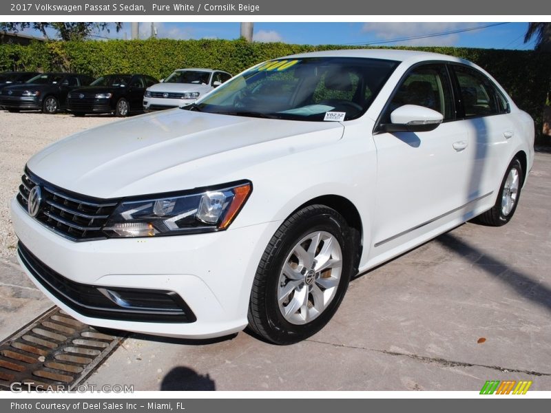 Pure White / Cornsilk Beige 2017 Volkswagen Passat S Sedan