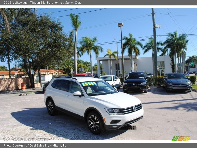 Pure White / Storm Gray 2018 Volkswagen Tiguan SE