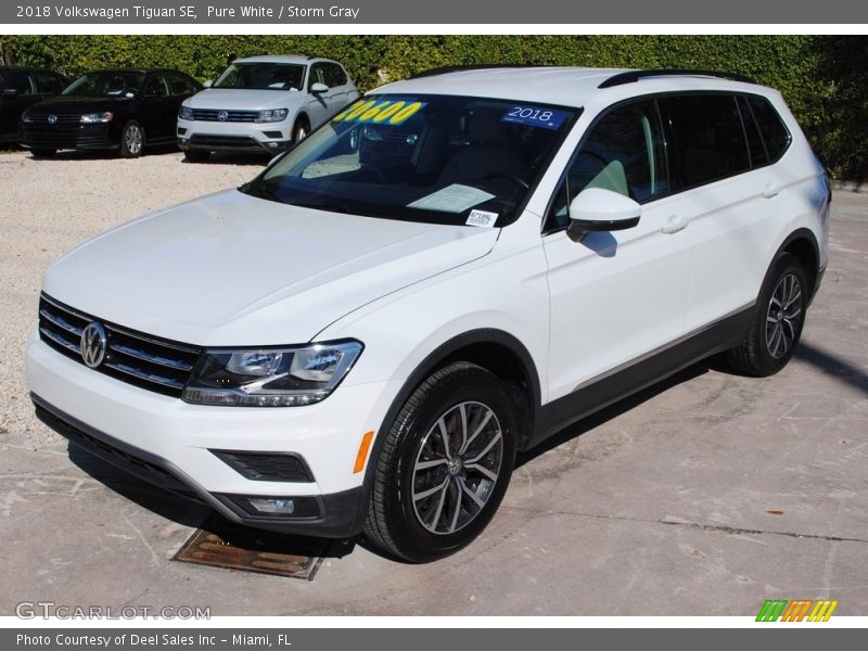 Front 3/4 View of 2018 Tiguan SE