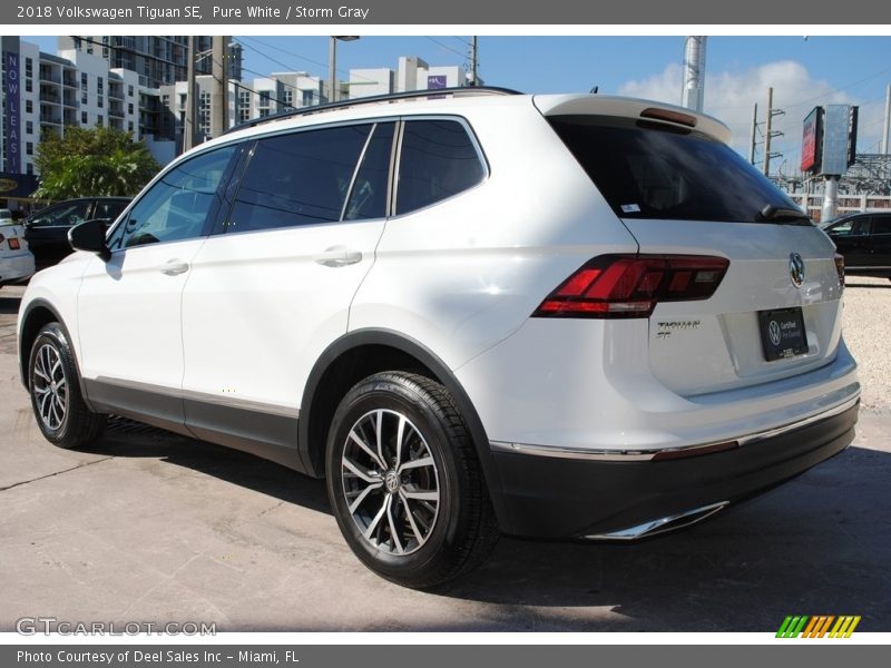 Pure White / Storm Gray 2018 Volkswagen Tiguan SE