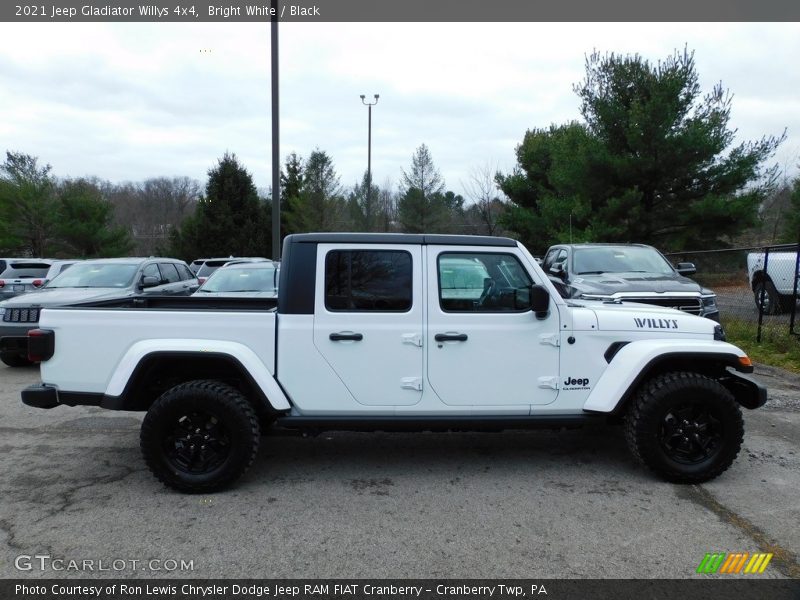 Bright White / Black 2021 Jeep Gladiator Willys 4x4