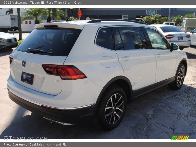 Pure White / Storm Gray 2018 Volkswagen Tiguan SE