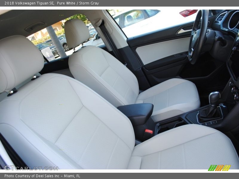 Pure White / Storm Gray 2018 Volkswagen Tiguan SE
