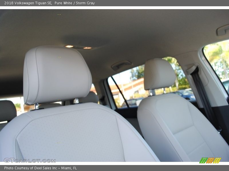 Pure White / Storm Gray 2018 Volkswagen Tiguan SE