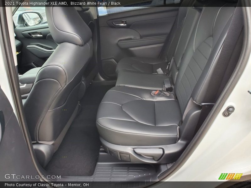 Blizzard White Pearl / Black 2021 Toyota Highlander XLE AWD