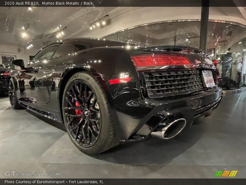 Mythos Black Metallic / Black 2020 Audi R8 V10