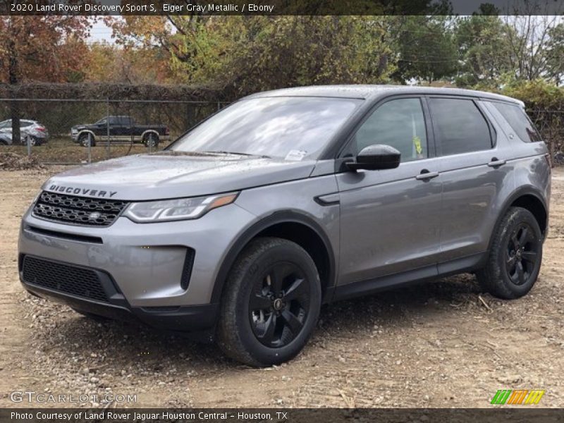 Front 3/4 View of 2020 Discovery Sport S