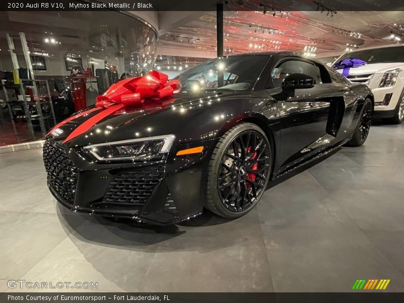 Front 3/4 View of 2020 R8 V10