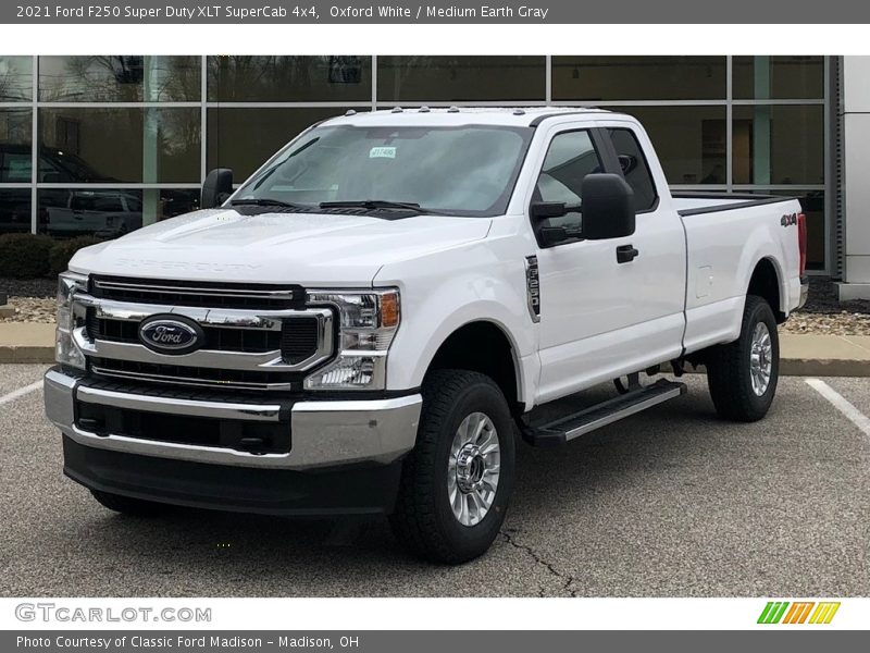 Front 3/4 View of 2021 F250 Super Duty XLT SuperCab 4x4