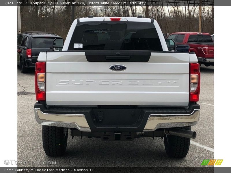 Oxford White / Medium Earth Gray 2021 Ford F250 Super Duty XLT SuperCab 4x4