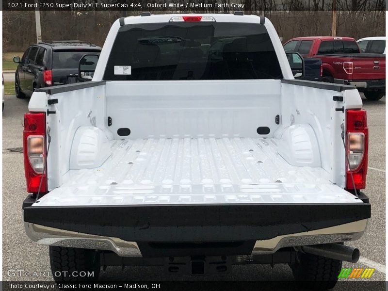 Oxford White / Medium Earth Gray 2021 Ford F250 Super Duty XLT SuperCab 4x4