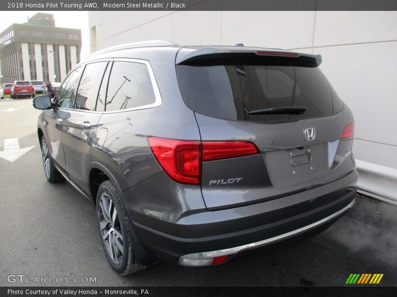 Modern Steel Metallic / Black 2018 Honda Pilot Touring AWD