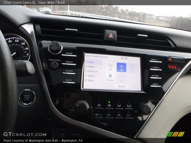 Super White / Black 2018 Toyota Camry SE