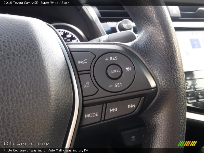Super White / Black 2018 Toyota Camry SE