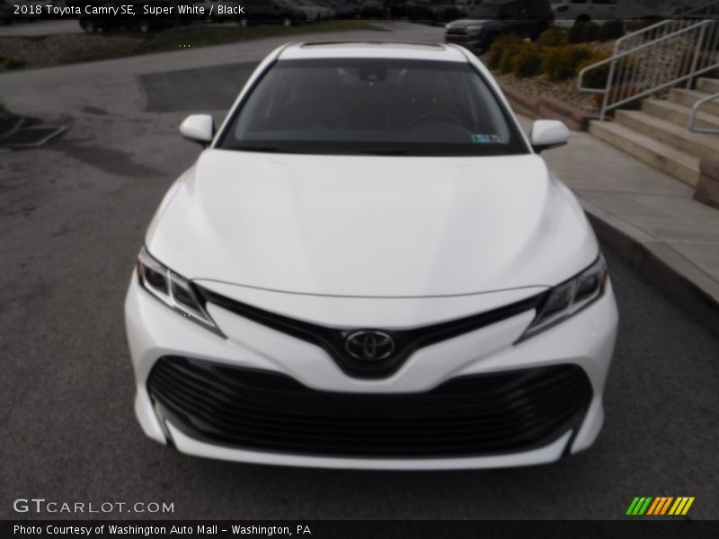 Super White / Black 2018 Toyota Camry SE