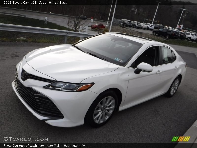 Super White / Black 2018 Toyota Camry SE