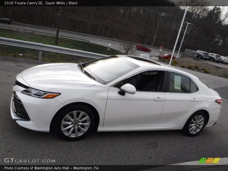Super White / Black 2018 Toyota Camry SE
