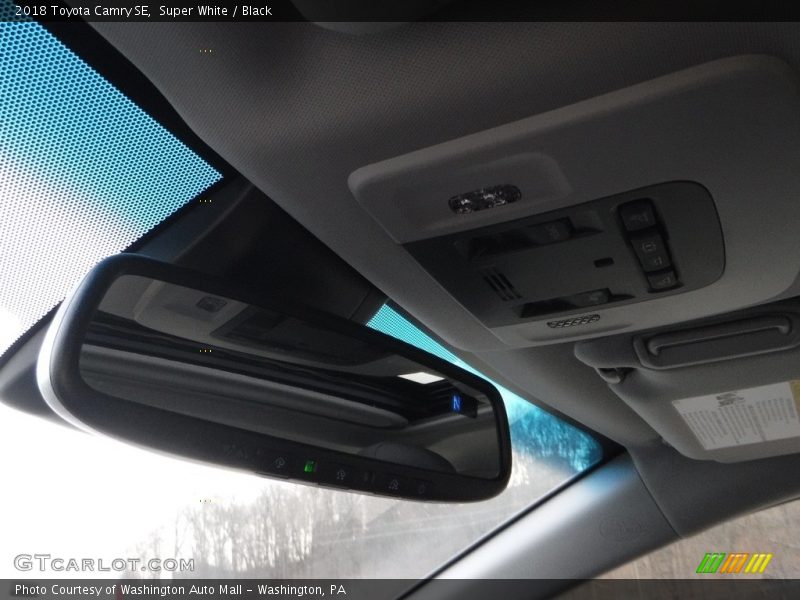 Super White / Black 2018 Toyota Camry SE