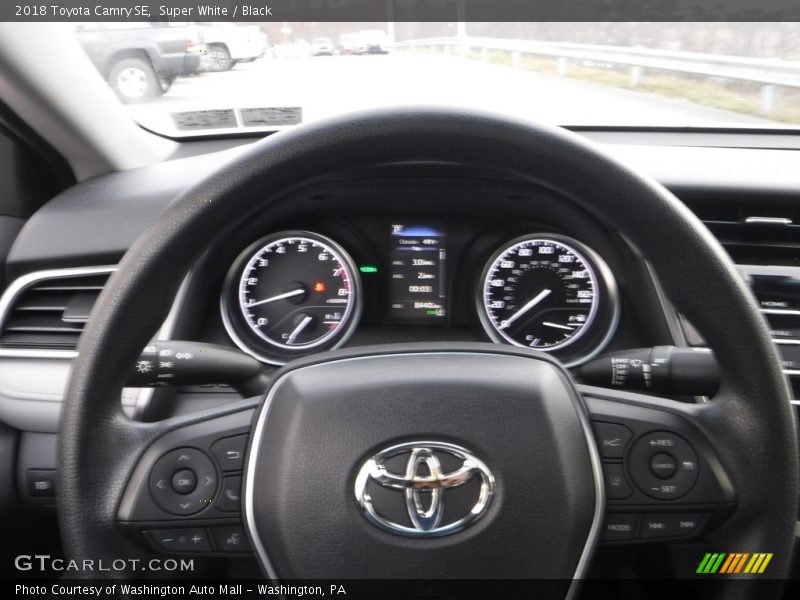 Super White / Black 2018 Toyota Camry SE