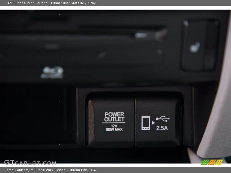 Lunar Silver Metallic / Gray 2020 Honda Pilot Touring