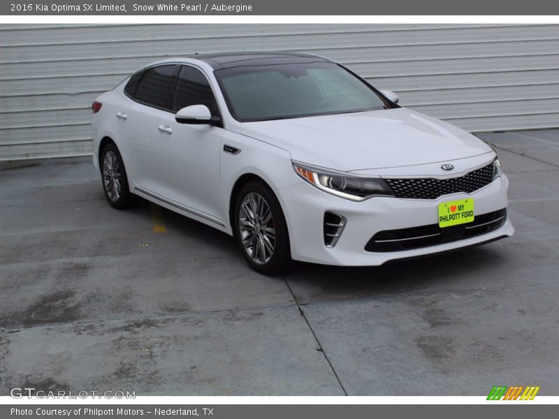 Front 3/4 View of 2016 Optima SX Limited