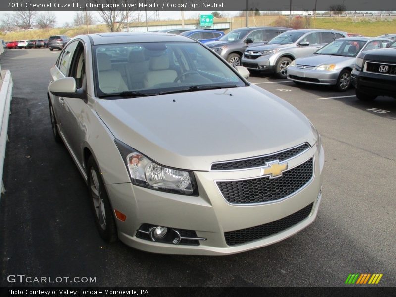 Front 3/4 View of 2013 Cruze LT