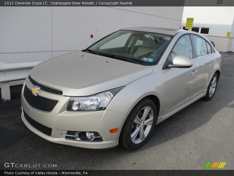 Front 3/4 View of 2013 Cruze LT