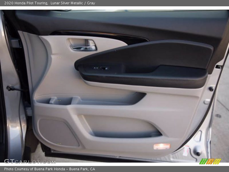 Lunar Silver Metallic / Gray 2020 Honda Pilot Touring