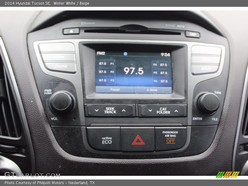 Winter White / Beige 2014 Hyundai Tucson SE