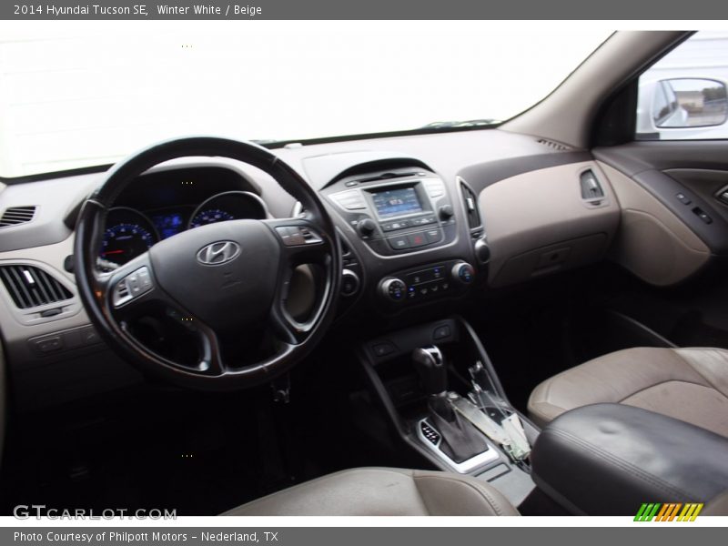 Winter White / Beige 2014 Hyundai Tucson SE