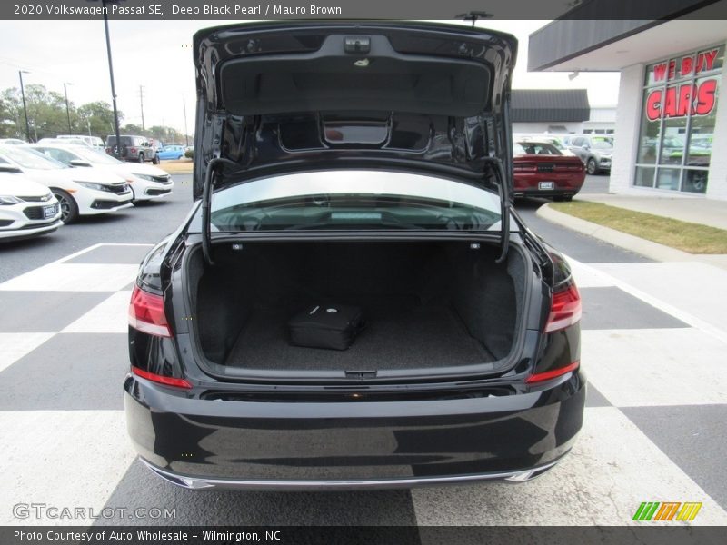 Deep Black Pearl / Mauro Brown 2020 Volkswagen Passat SE
