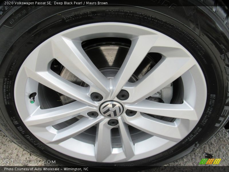 Deep Black Pearl / Mauro Brown 2020 Volkswagen Passat SE