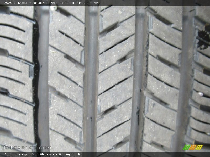 Deep Black Pearl / Mauro Brown 2020 Volkswagen Passat SE