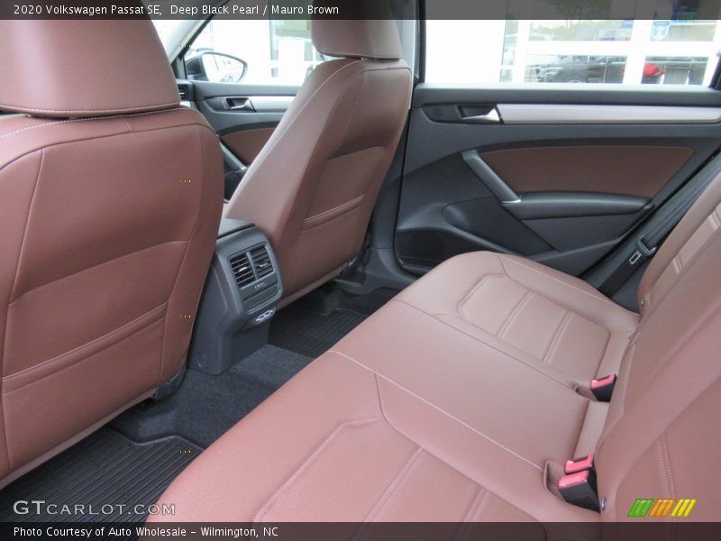 Deep Black Pearl / Mauro Brown 2020 Volkswagen Passat SE