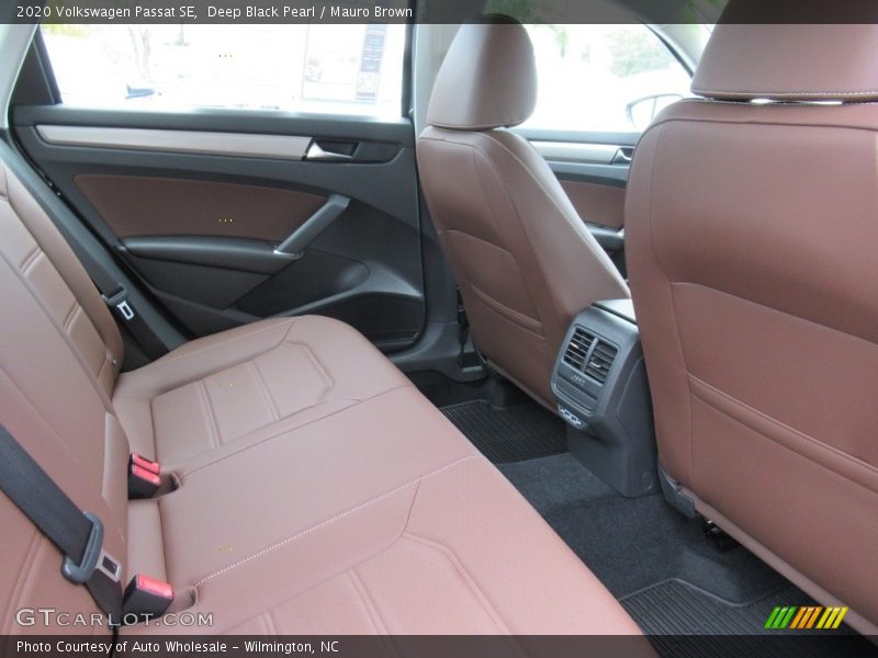 Deep Black Pearl / Mauro Brown 2020 Volkswagen Passat SE