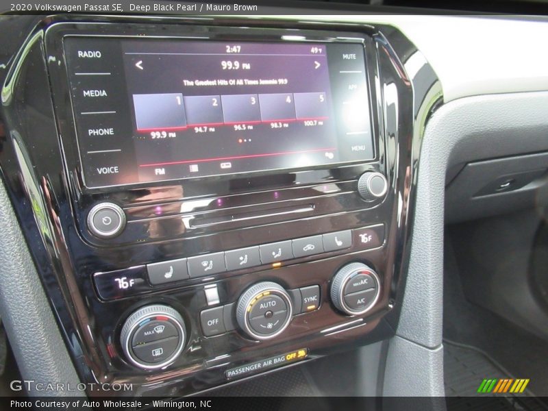 Deep Black Pearl / Mauro Brown 2020 Volkswagen Passat SE