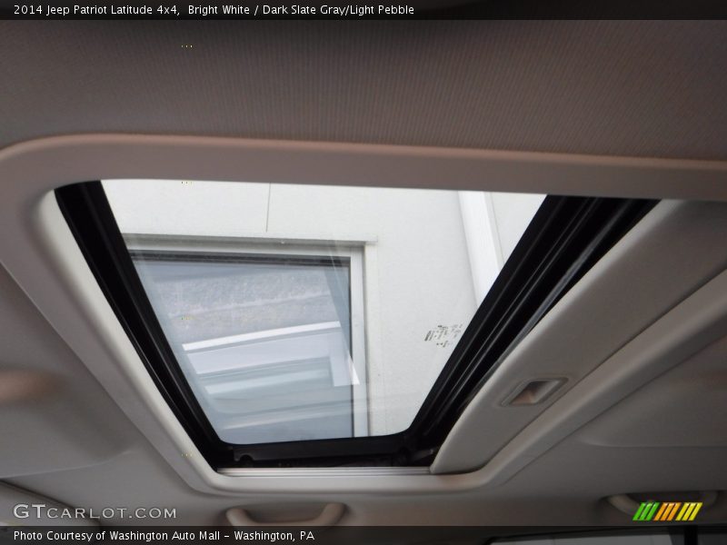 Bright White / Dark Slate Gray/Light Pebble 2014 Jeep Patriot Latitude 4x4