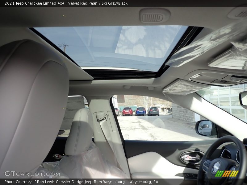 Velvet Red Pearl / Ski Gray/Black 2021 Jeep Cherokee Limited 4x4
