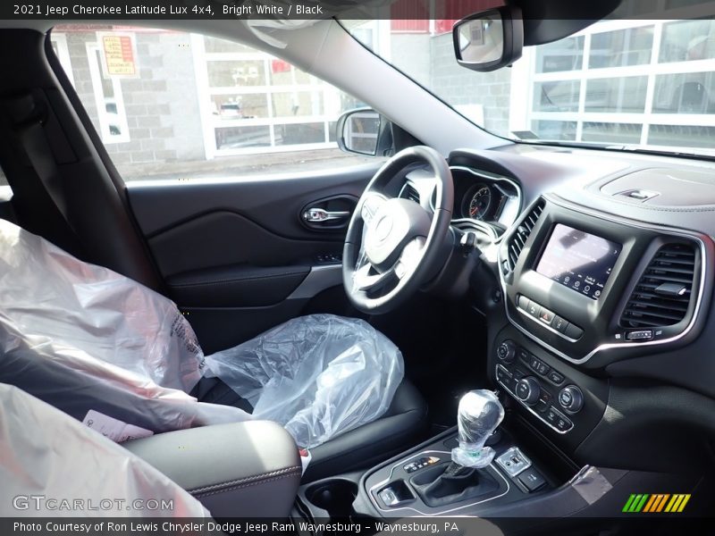 Bright White / Black 2021 Jeep Cherokee Latitude Lux 4x4