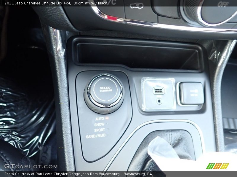 Bright White / Black 2021 Jeep Cherokee Latitude Lux 4x4