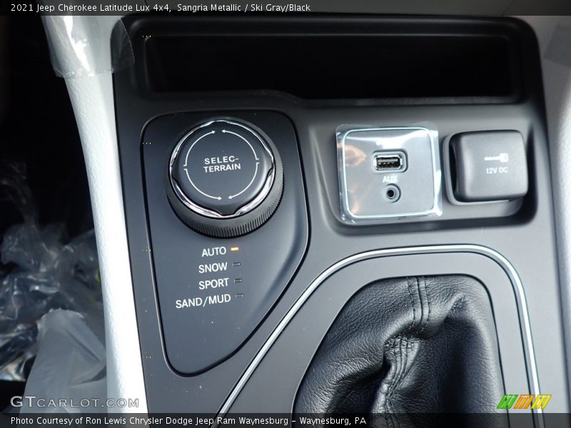 Sangria Metallic / Ski Gray/Black 2021 Jeep Cherokee Latitude Lux 4x4