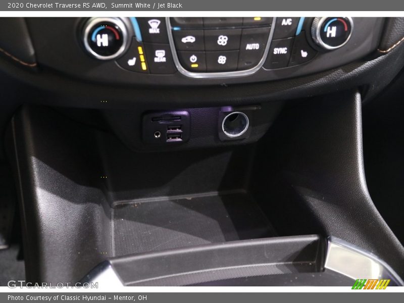 Summit White / Jet Black 2020 Chevrolet Traverse RS AWD