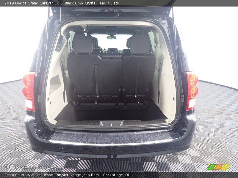 Black Onyx Crystal Pearl / Black 2019 Dodge Grand Caravan SXT