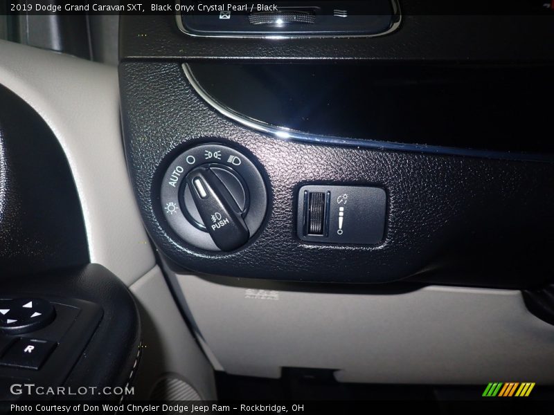 Black Onyx Crystal Pearl / Black 2019 Dodge Grand Caravan SXT
