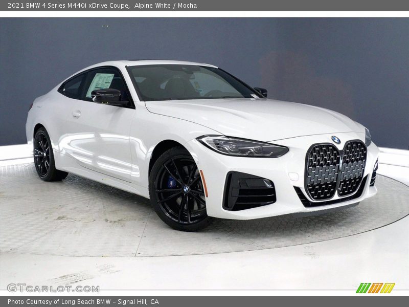 Front 3/4 View of 2021 4 Series M440i xDrive Coupe