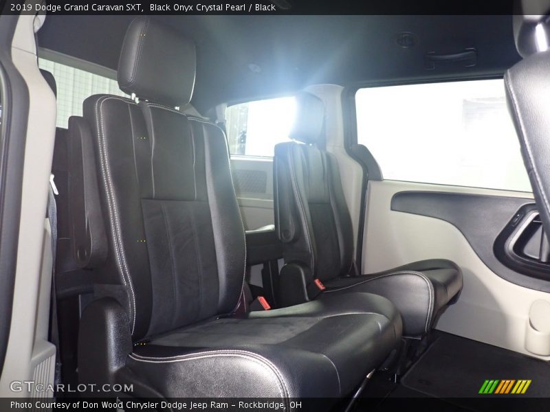 Black Onyx Crystal Pearl / Black 2019 Dodge Grand Caravan SXT