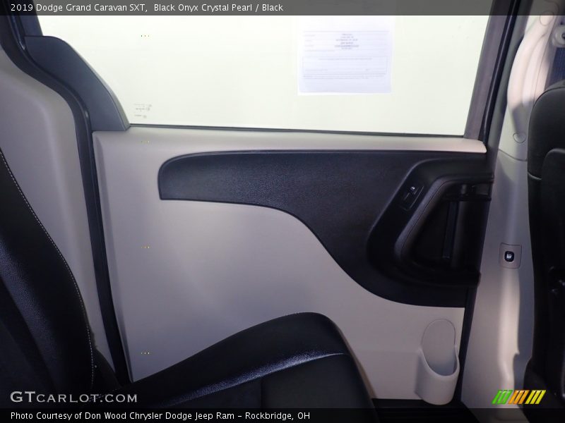 Black Onyx Crystal Pearl / Black 2019 Dodge Grand Caravan SXT